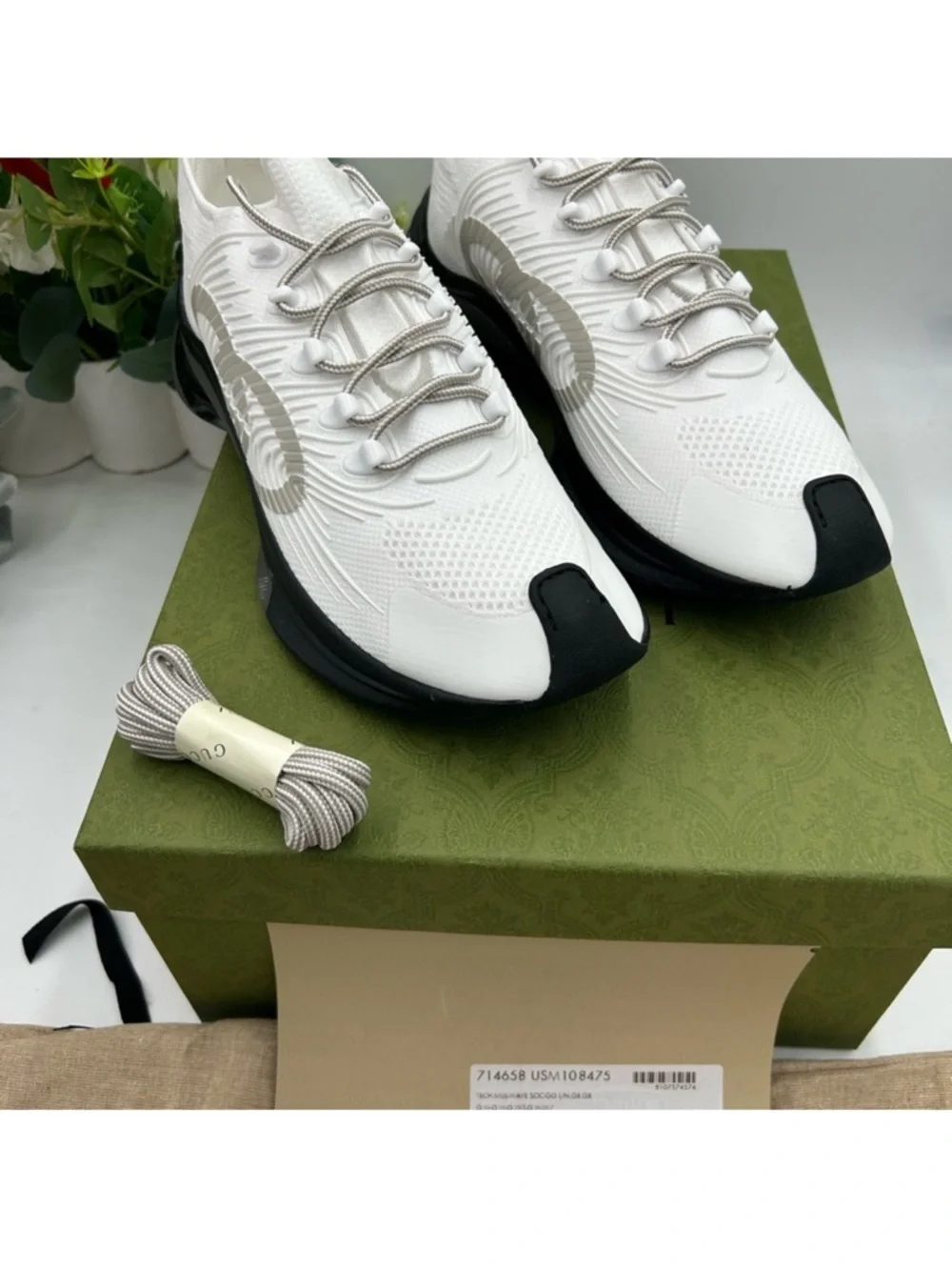 Men’s Gucci run white/gray/black sneakers size 12.5 made in Italy
